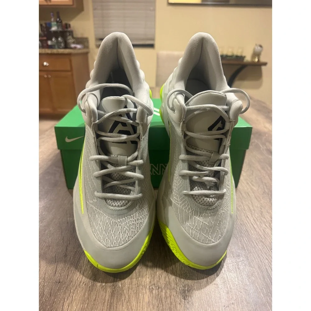 Nike Giannis Immortality‎ 4 Light Silver Volt Basketball Shoes FQ3680-007 Sz 8.5